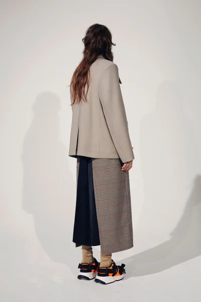 Look 16